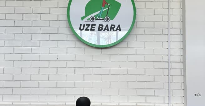 Шоурум UZE BARA — вход и витрина